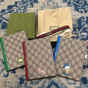 AUTHENTIC Gucci GG Supreme Passport Holders Set
